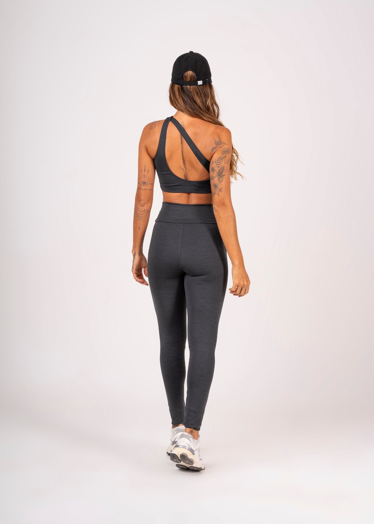 Legging e Top Assimétrico Essence Chumbo / A partir